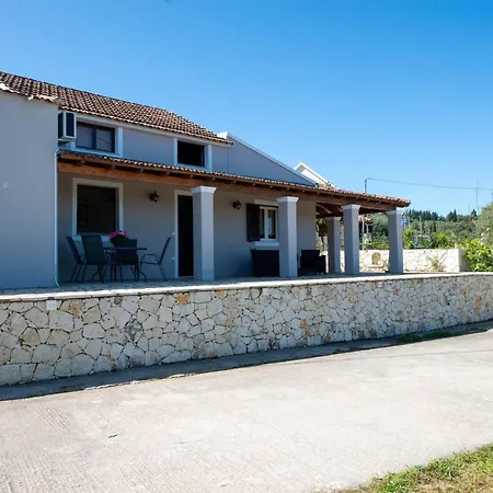 Sea Side Hill Appartement Astrakeri