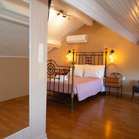Sea Side Hill Apartment Astrakeri